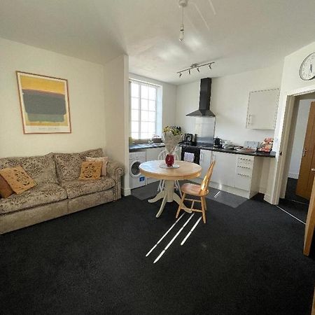 2 Bedroom Apartment In Kidderminster Exterior photo