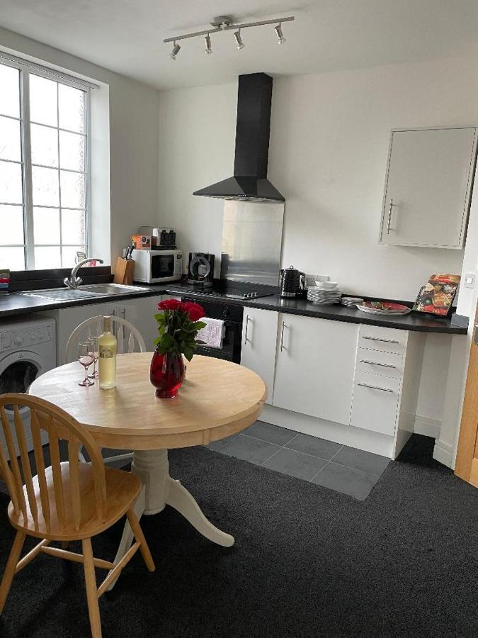 2 Bedroom Apartment In Kidderminster Exterior photo