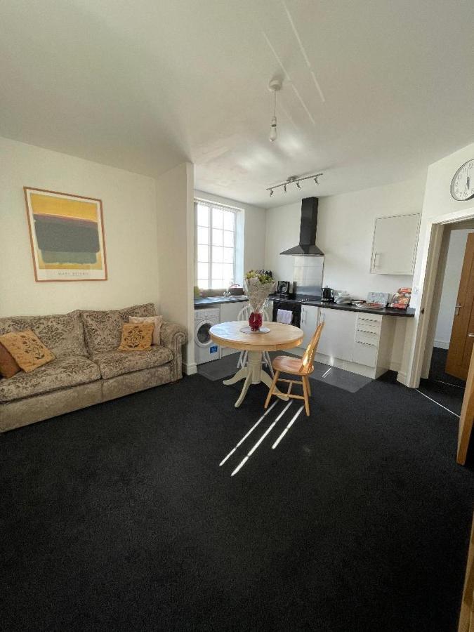 2 Bedroom Apartment In Kidderminster Exterior photo